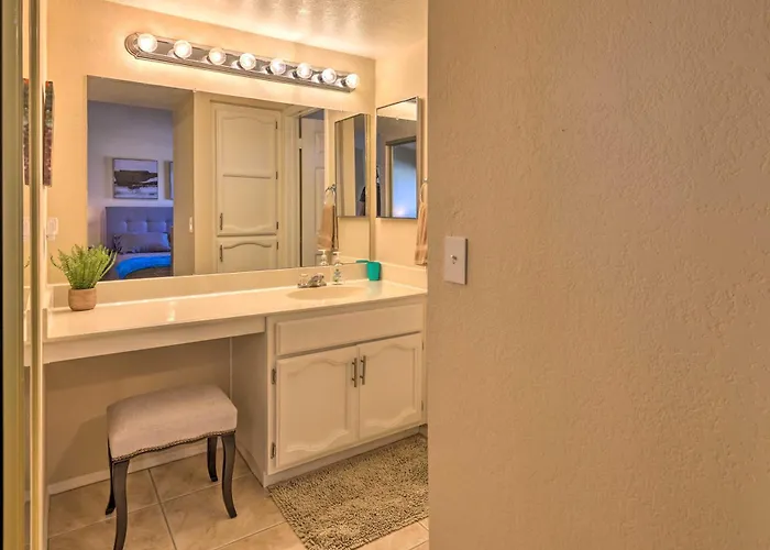 < 1 Mi To Downtown Gilbert: W/ Pool Access! Holiday home