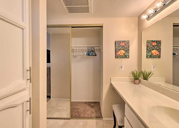 < 1 Mi To Downtown Gilbert: W/ Pool Access! * Gilbert