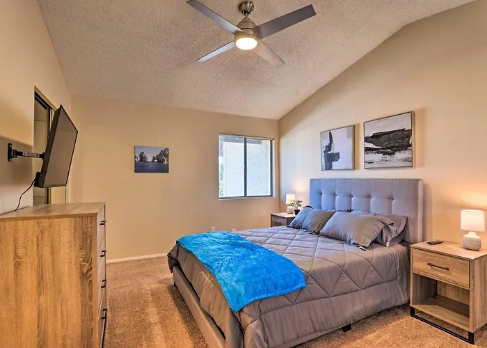 < 1 Mi To Downtown Gilbert: W/ Pool Access! Holiday home Gilbert