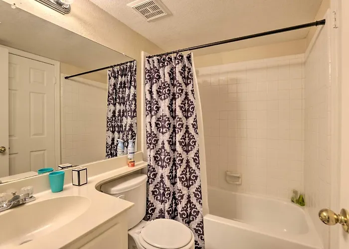 Holiday home < 1 Mi To Downtown Gilbert: W/ Pool Access!